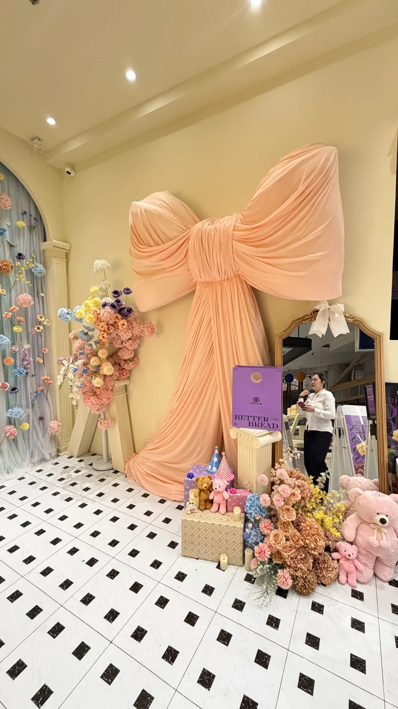 Giant Bow Installation — Butter Bloom · Birthday Cake โดยมุมนี้ดี